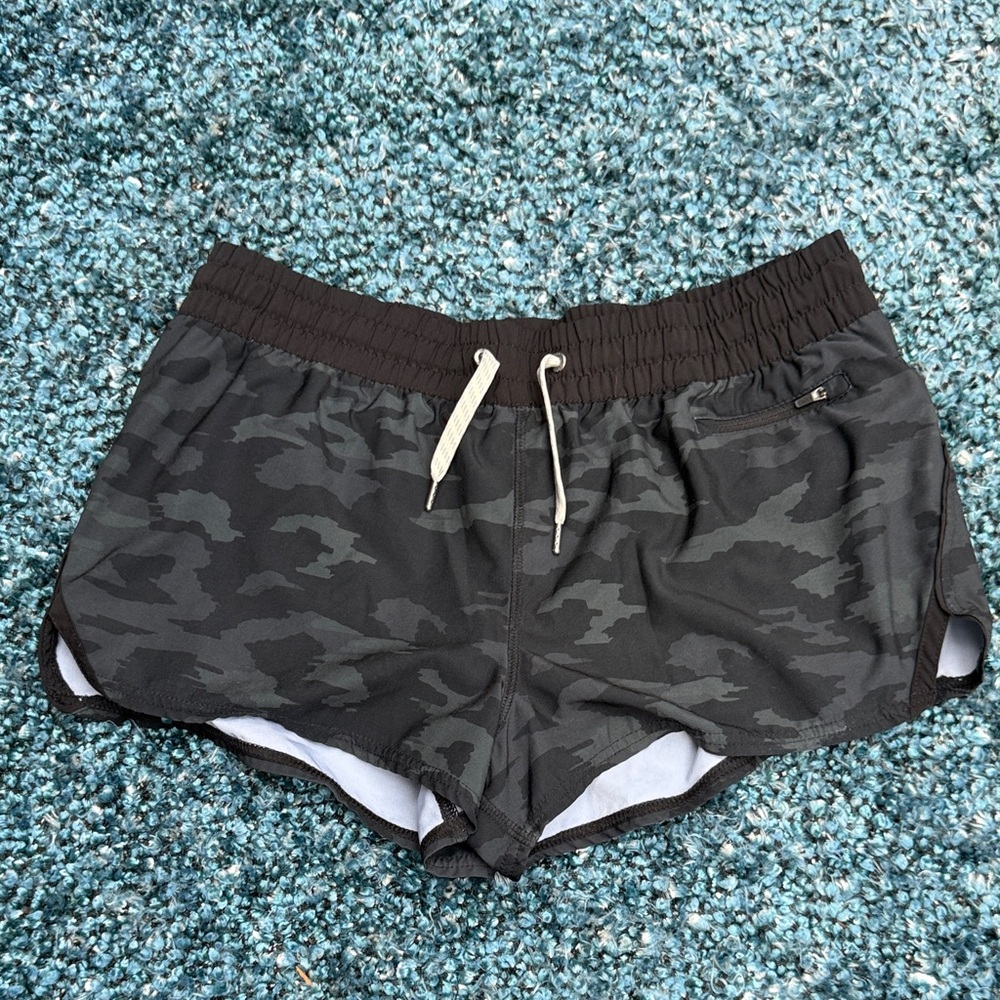Black Camouflage Athletic Shorts, vuori